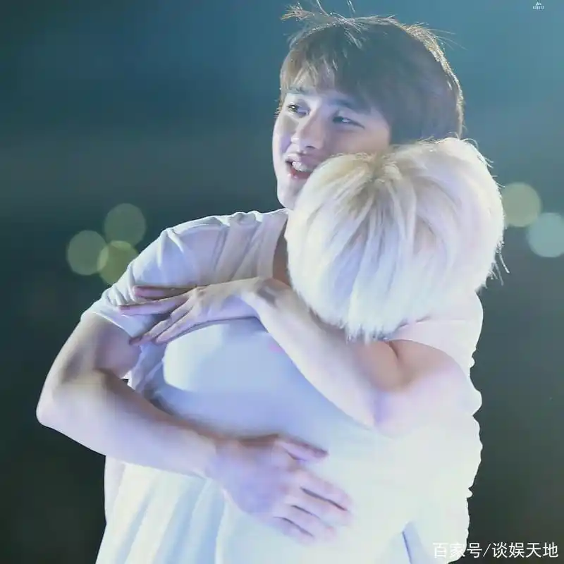 exo那些年有爱又心酸的拥抱场面,永远相亲相爱的一家人