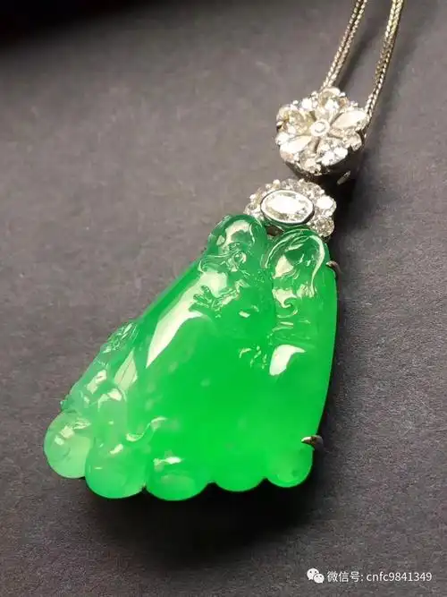 翡翠欣赏丨帝王绿水滴吊坠六位数