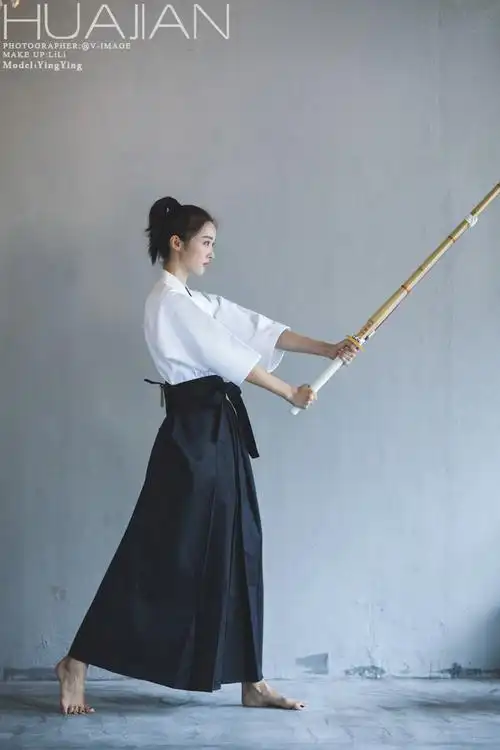 日本漂亮脸蛋美女武士造型写真_高清图集_新浪网