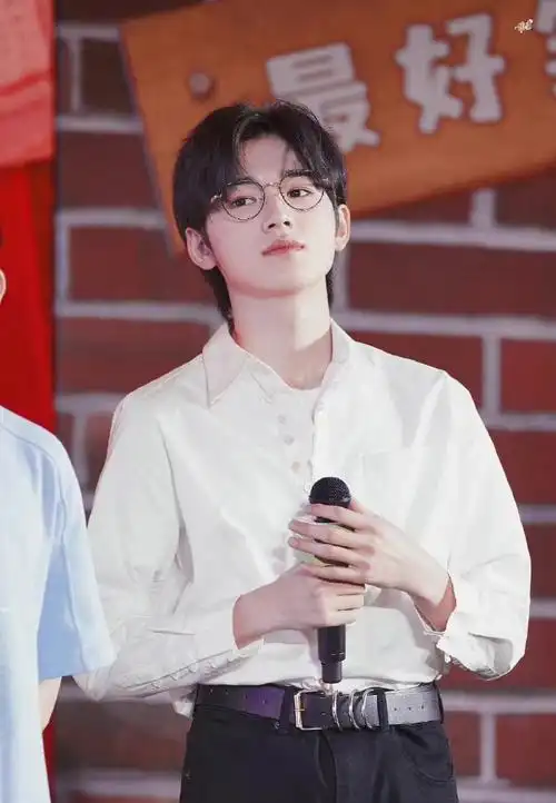 宋亚轩眼镜杀97合集9615果然好看的人戴眼镜都是点睛之笔#请把