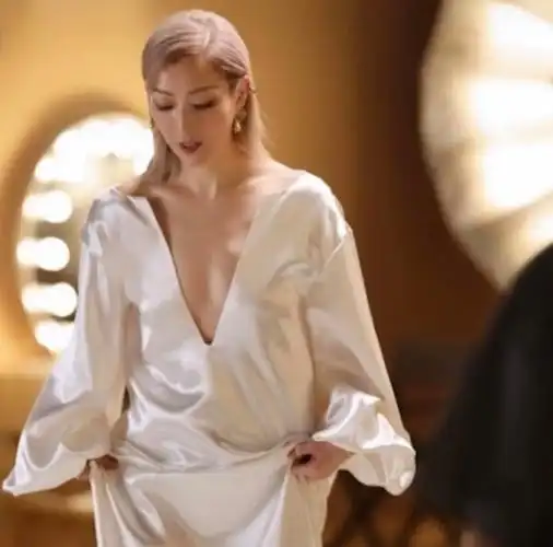 52岁郑秀文否认生娃,自称是老花眼打错字,"高龄产妇"纯属误会