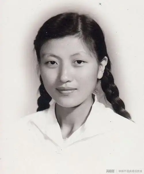 的发式一度非常风靡,很多建国后的老电影里,老照片里都能看到这种发型