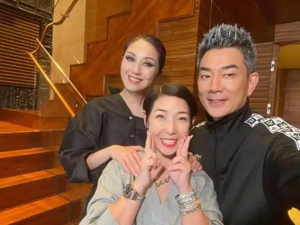 杨千嬅报喜不报忧 面对网暴称求大家放过家里 提到孩子痛哭流涕