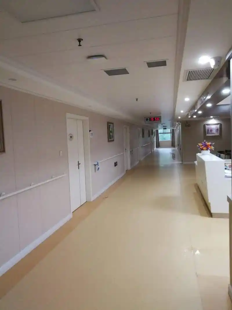 1,去医院,别发朋友圈!