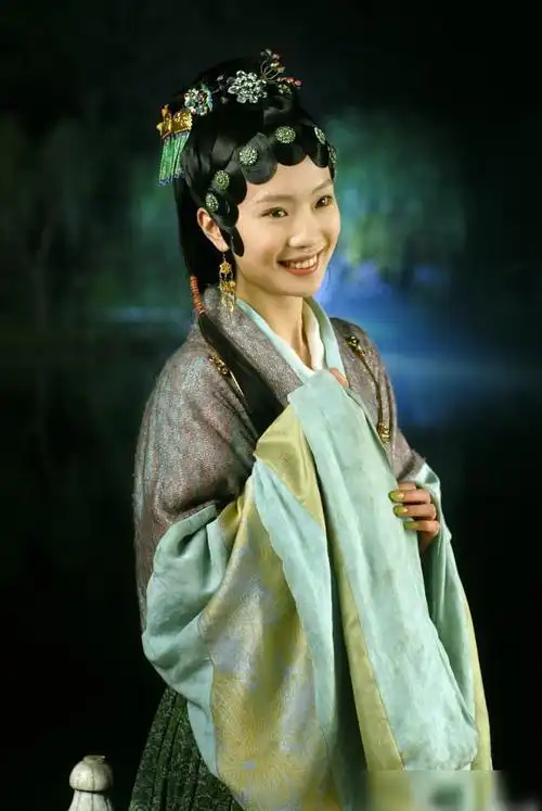 两版电视剧红楼梦人物剧照对比你心中觉得哪一部更经典