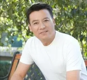 美女演员赵越当红时嫁佟凡恩爱27年未生子女婚姻也幸福甜蜜