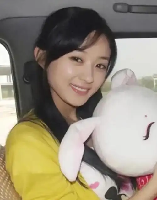 赵丽颖十年前的照片整没整容一看就知道了婴儿肥的颖宝好可爱