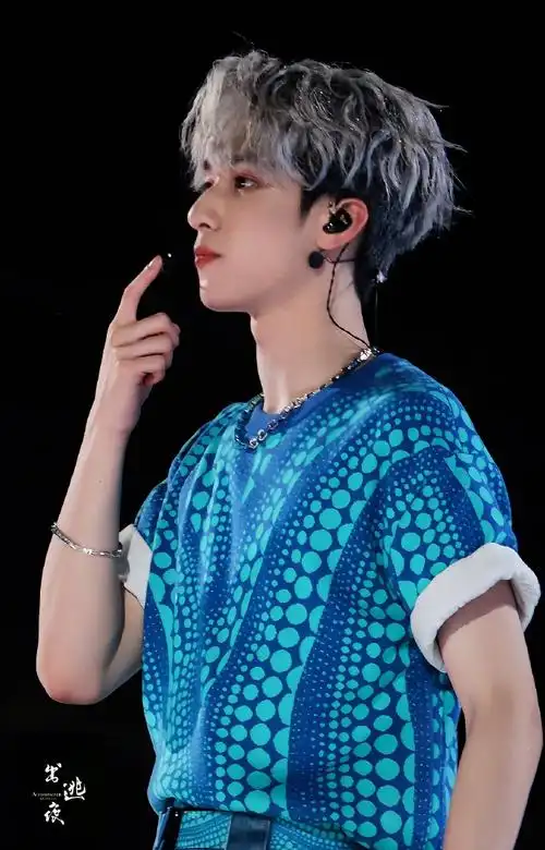 严浩翔 舞台风暴##和严浩翔点亮微博之夜