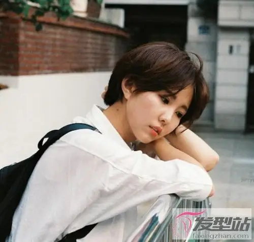 女生露耳短发怎么剪好看 清新又自然打造文艺范_发型站_最新流行发型