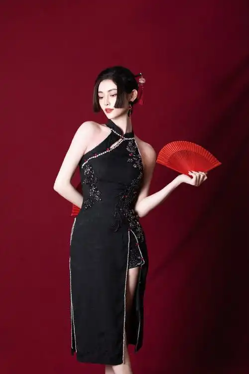 许佳琪红扇旗袍造型##许佳琪好像漫画里的人