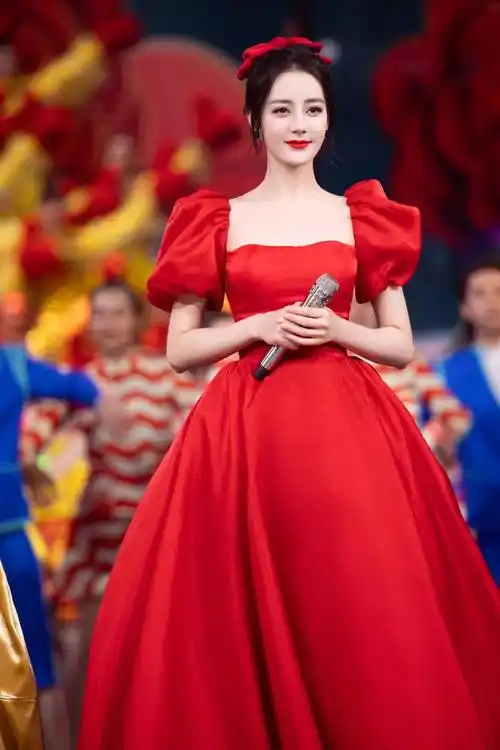 迪丽热巴北京台春晚舞台回顾 春姑娘步步生花携着春意贺新年