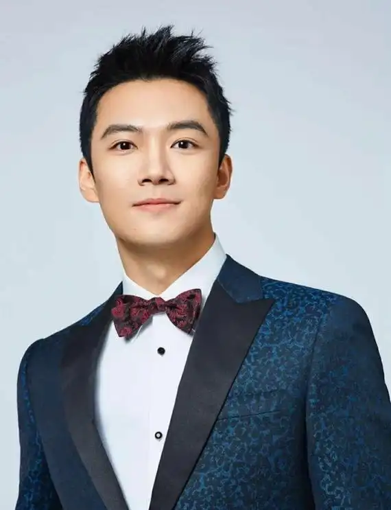 春晚新主持人张韬一夜走红他的人生背景不简单