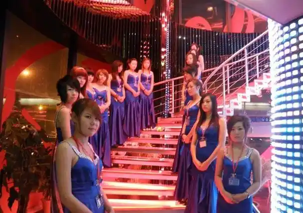 然而事实上,无论是大学生还是来自贫困家庭的女孩,每个人都有自己独特