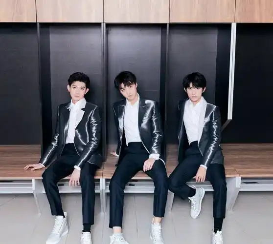 王源易烊千玺新专辑同获十大华语专辑,tfboys团歌荣获十大金曲!