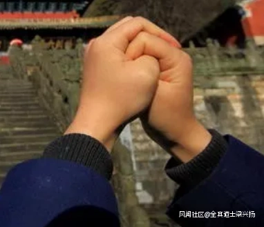 叩拜,叩拜礼,是我国民族传统礼仪,有不同的敬意和不同的仪规,用不同的