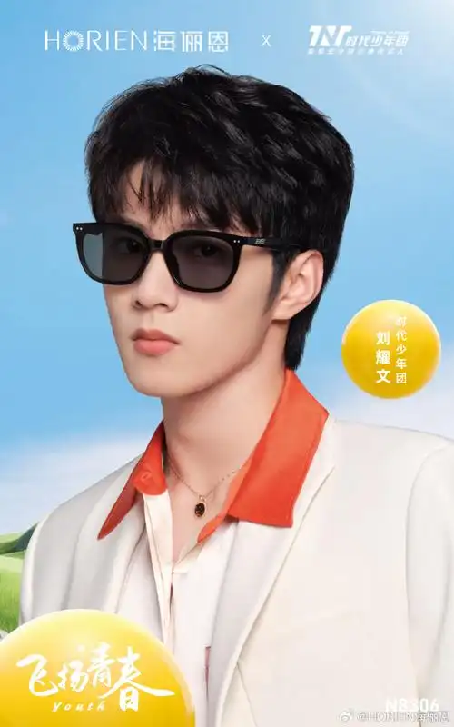 刘耀文锋芒敛藏,简练畅绘潇洒#飞扬青春##海俪恩全球品牌代言人时代少