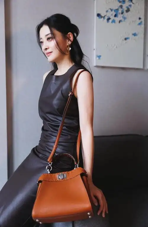 "梅婷"减肥成功后新剪了齐肩发,让49岁的她美得如此惊艳,高级