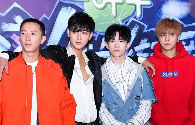 黄子韬发合照,内涵千玺和周冬雨的姐弟恋?本尊:有多远滚多远