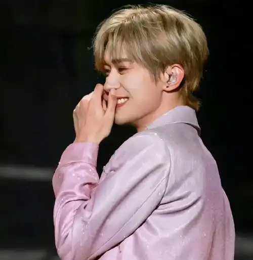 易烊千玺头像99#夏日整活日记##给整活加点艺术