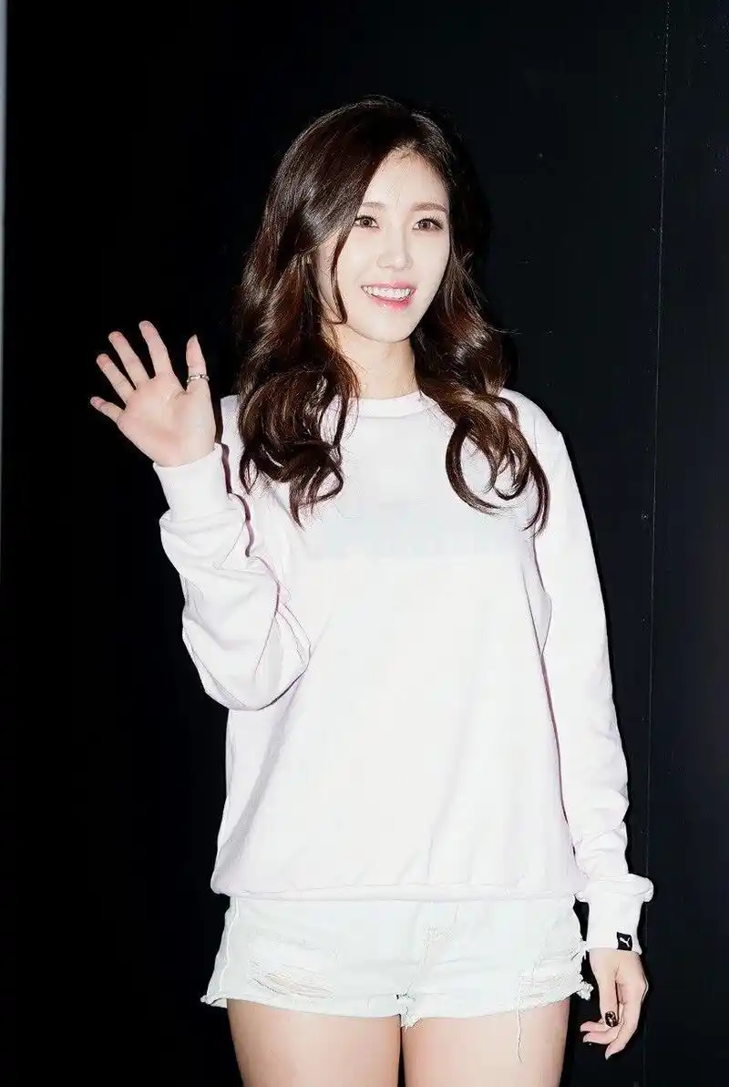 全孝盛(全烋星),1989年10月出生,韩国歌手,演员,舞者,韩国女子组合