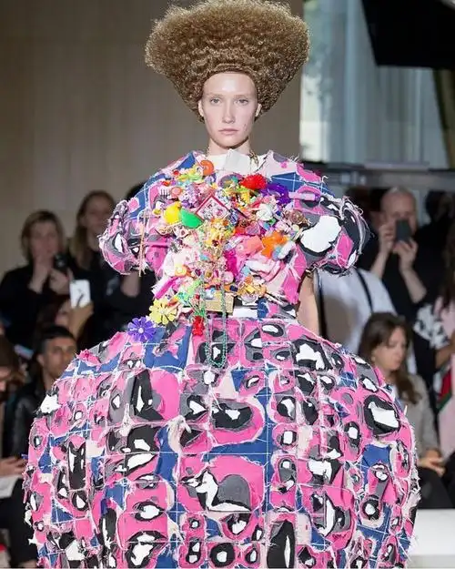 辣眼睛时装秀上为什么有那么多的奇葩服装