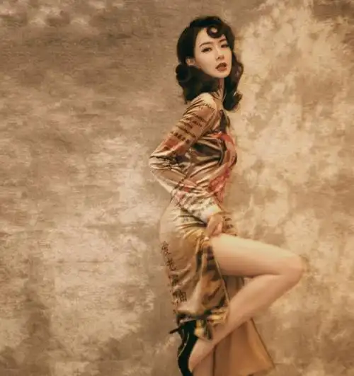 戚薇穿开叉旗袍录节目,当她抬起腿的那一刻,网友:血压飙升