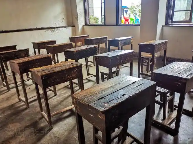 正在建的公园,曾经是法国仁爱医院旧址,后来又是重庆中医学校的门诊部