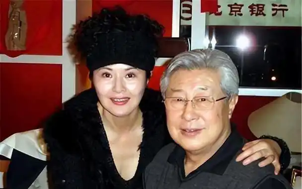 一代男神王心刚高龄92岁与病妻白头偕老儿女已飞黄腾达