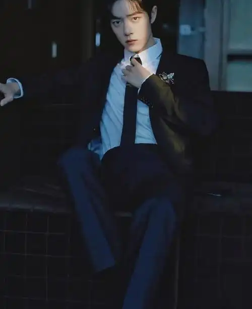 霸总撩人动作扯领带肖战蔡徐坤朱一龙李现谁帅