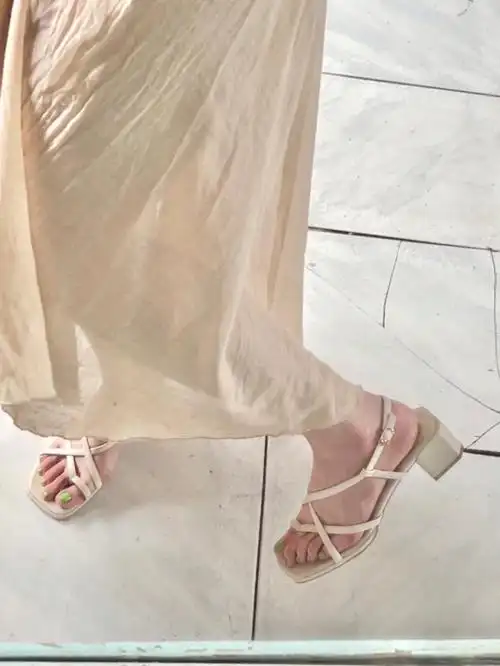 服了这双白色绑带小凉鞋也太好看了