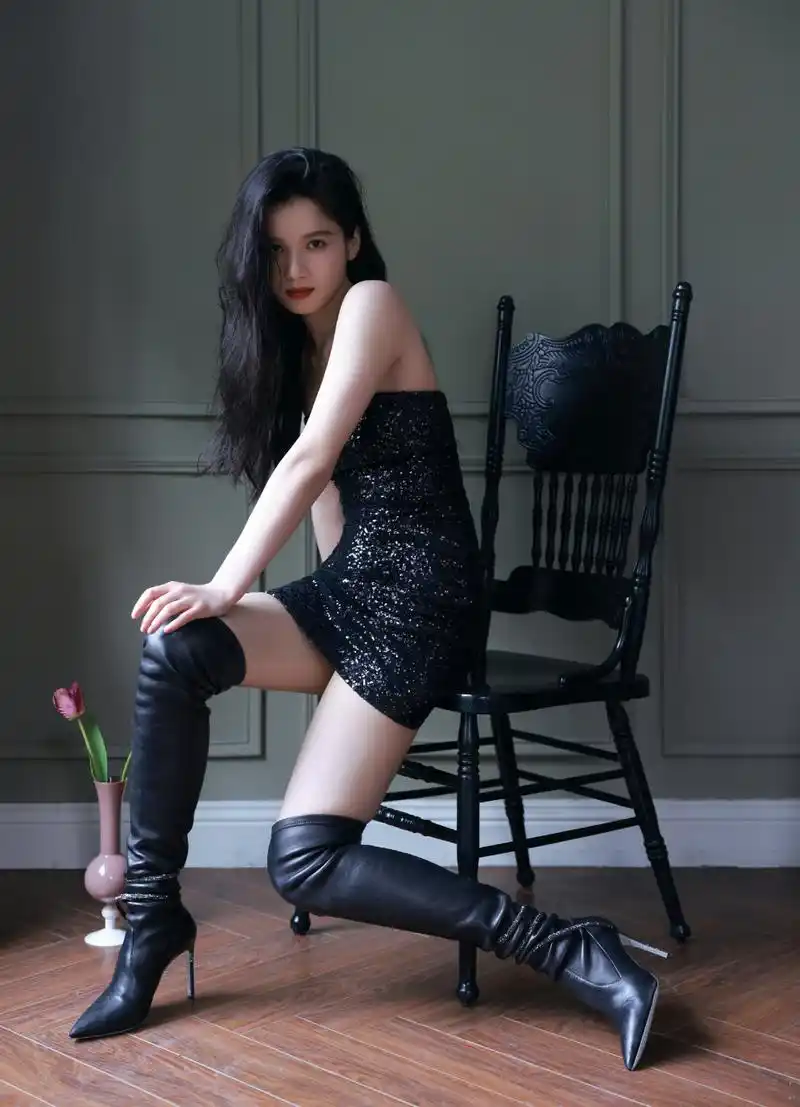 张婧仪的长相身材还是非常不错的.