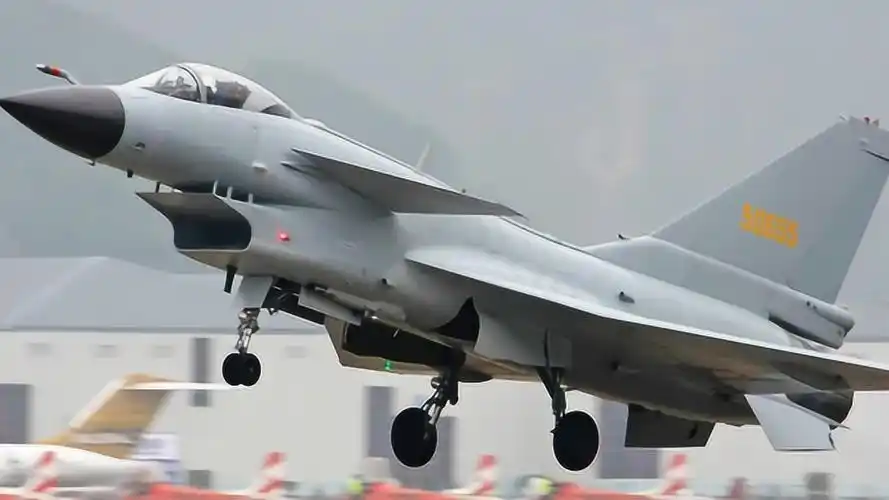 中国制造的歼10d战斗机,到底是为何被称中国最强五代战机?