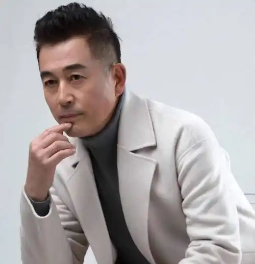 王志飞和张歆艺相恋7年分手后,转身娶小15岁娇妻,今婚姻状况如何_李健