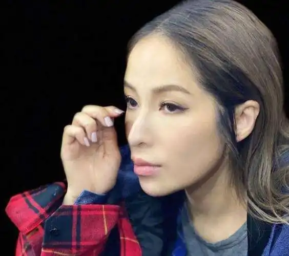 萧亚轩:平平无奇恋爱小天才