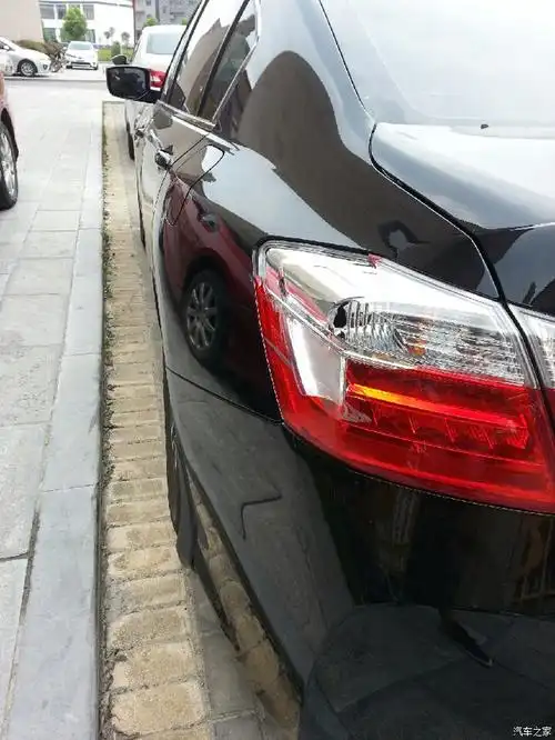 九代雅阁尾灯求救