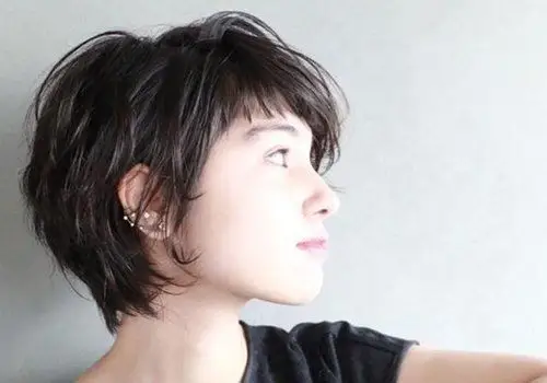 今年流行的女生短发烫发有哪些 流行元素下的短发烫发翻新速度超快