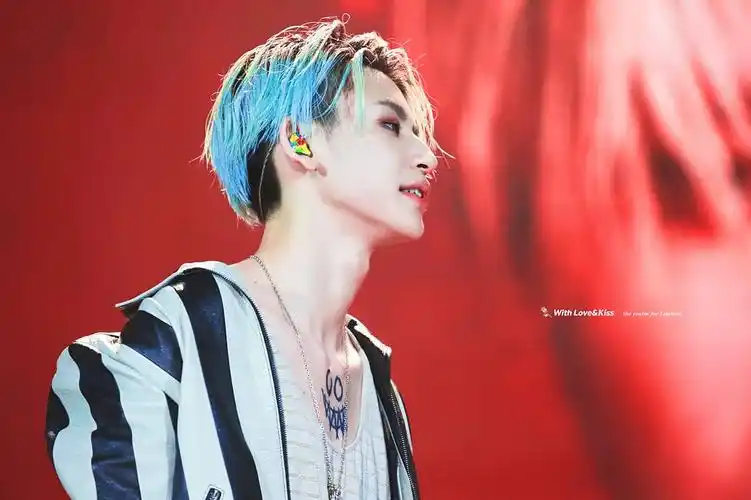 周末安利复习小鬼王琳凯人间调色盘2019五场个人音乐会解散场舞台造型