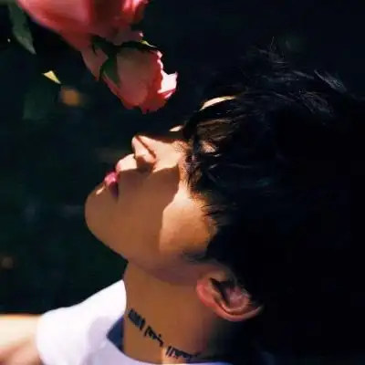 男生头像带玫瑰花图片