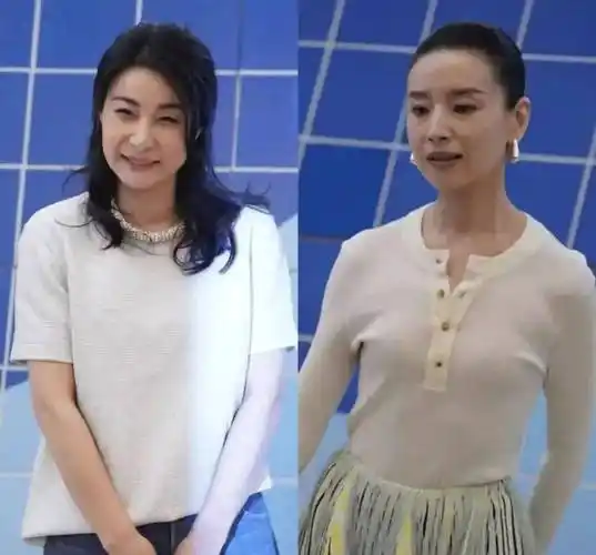 原创42岁郭晶晶和43岁董洁同框郭晶晶富贵相的优势就出来了