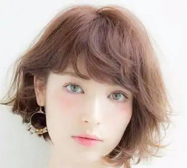 额头窄脸大适合什么发型