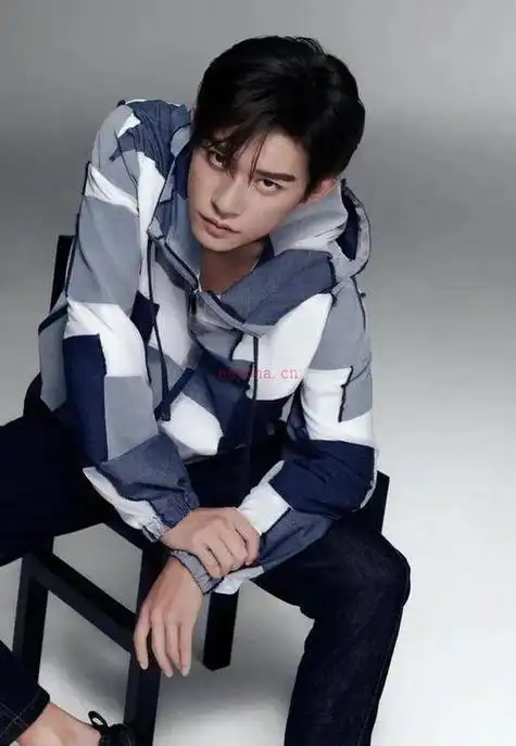 塔罗牌测易烊千玺发展方向 易烊千玺小时候