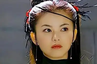 李湘作为曾经的"湖南台一姐",她有着无可置疑的工作能力,因此累积了