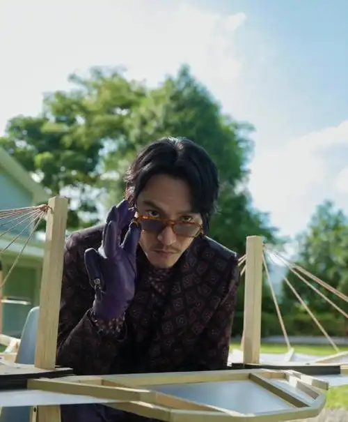 不过张震的身材看上去消瘦不少,脸颊瘦到凹陷明显,不知是不是最近拍戏