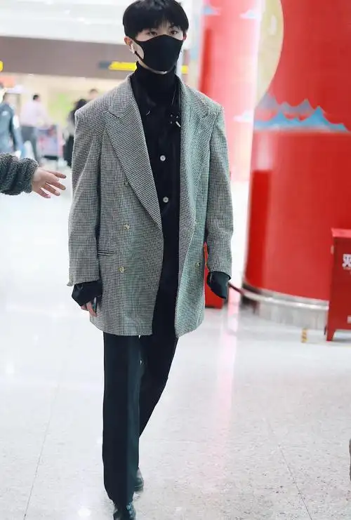 马嘉祺私服穿搭简单干净是疯狂心动的男孩没错了