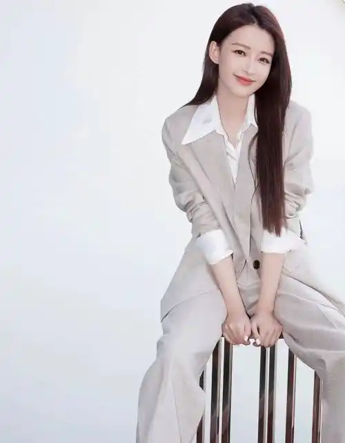 原创孙怡笑起来非常吸引人萦绕在心头无法抹去要多多营业哦