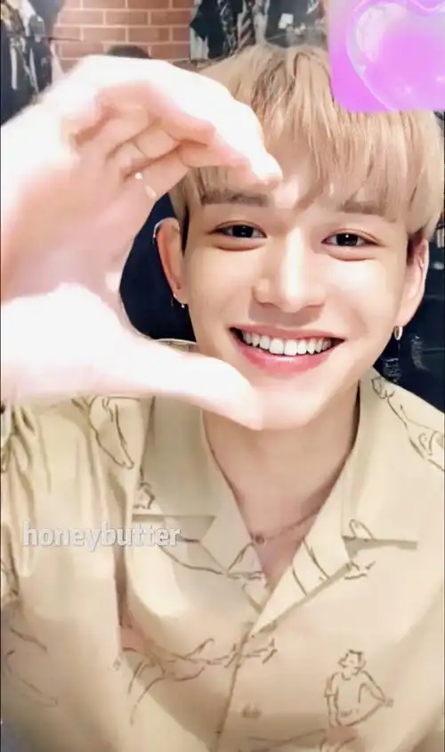 不必为帅哥可惜黄旭熙真的没动下巴点击收获治愈笑容