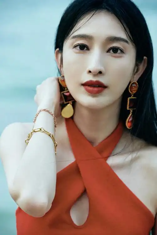 张俪与橘红色的适配度##张俪身材比例