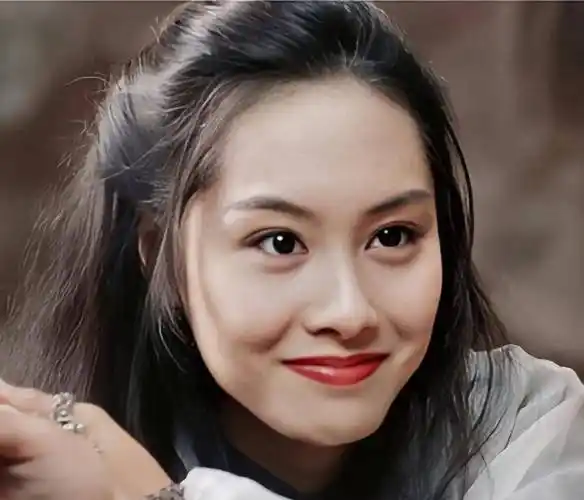 港片中5大女神"经典镜头",邱淑贞叼牌,朱茵眨眼,你最喜欢谁_林青霞