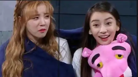 宋雨琦与angelababy同框直播,亲密互动力破不合传闻