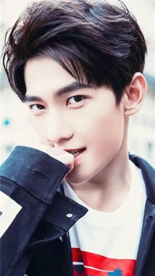 这位小鲜肉没有演技,片酬却是张一山和胡歌的数倍,独爱拉风跑车